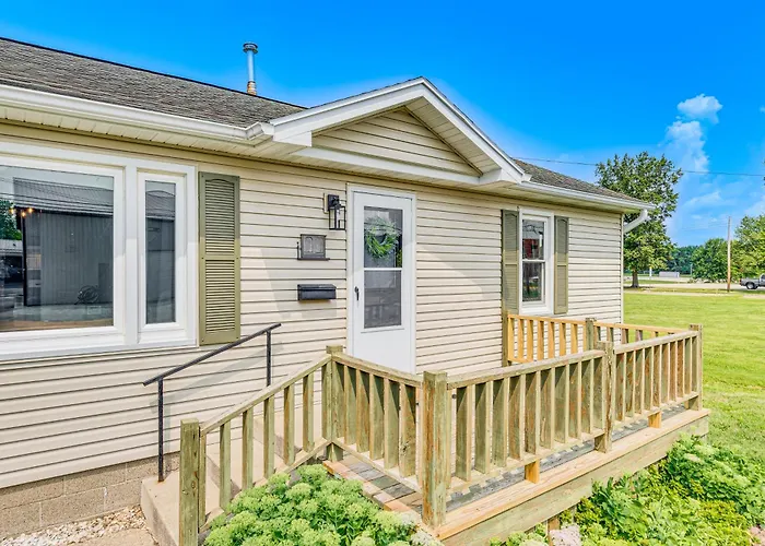 Peaceful W/ Yard, Near Golf Courses!